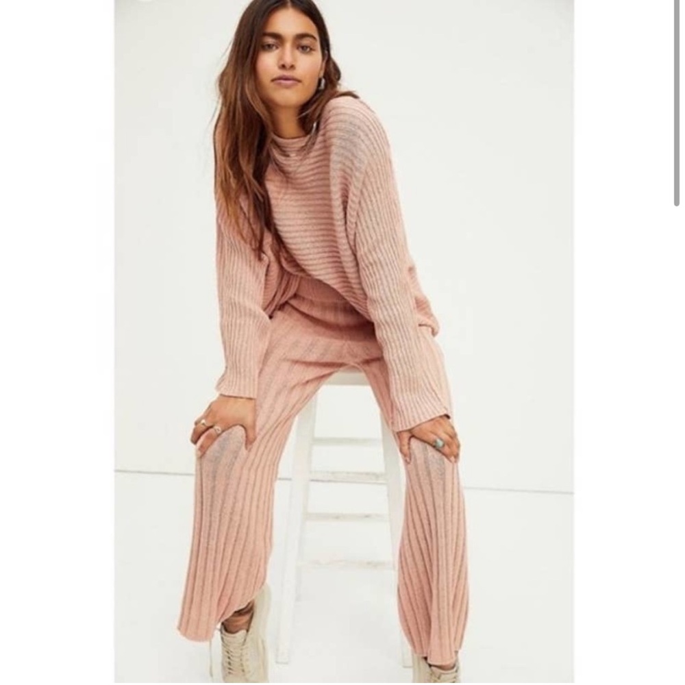 Women's Ribbed Knit Sweater in Blush Pink